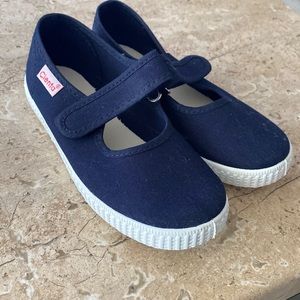 Never been worn navy blue Cienta shoes